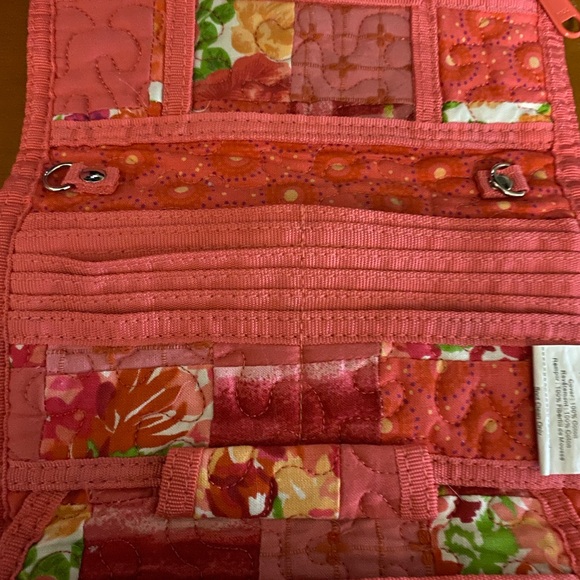 Donna Sharp set. Crossbody/shoulder strap fits both. Corals, pinks, red
So cute! - Picture 3 of 14